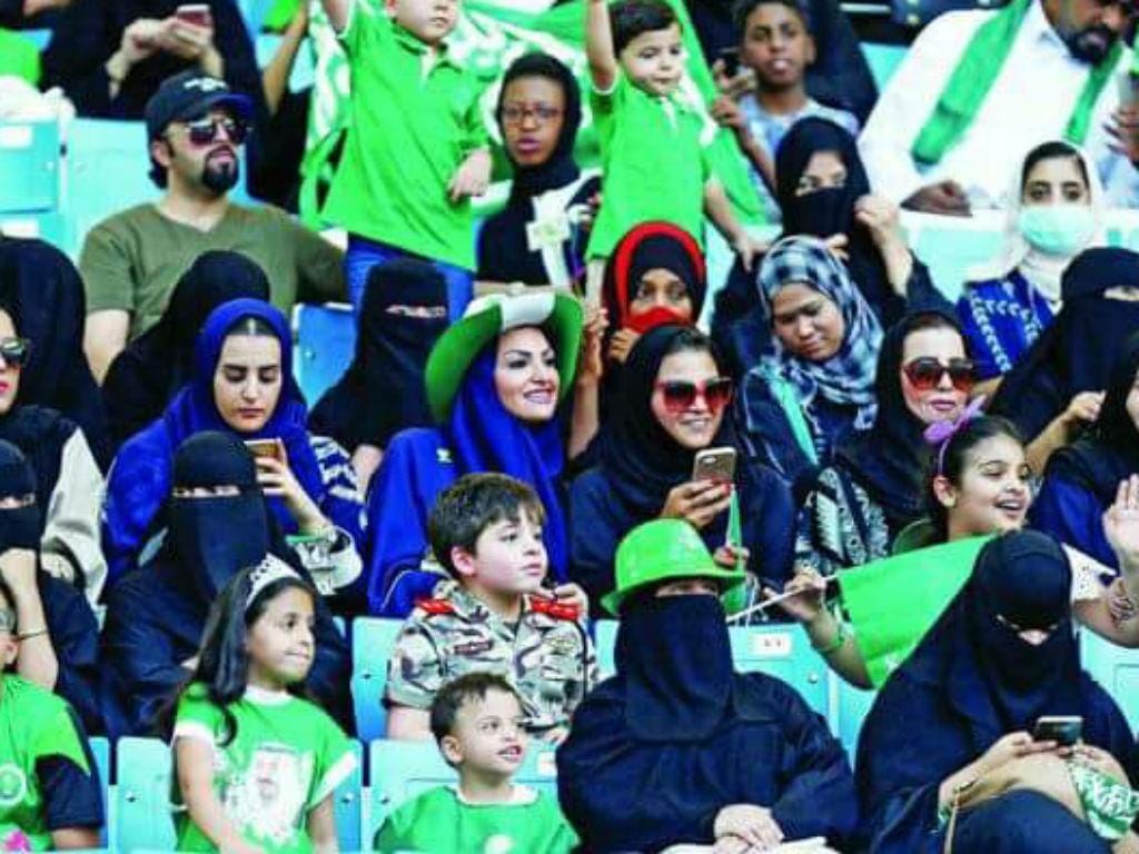 Mulheres já podem ir ao futebol na Arábia Saudita