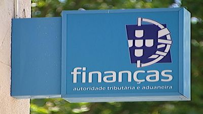 Funcionário das Finanças de Anadia acusado de cobrar indevidamente coimas a contribuintes - TVI