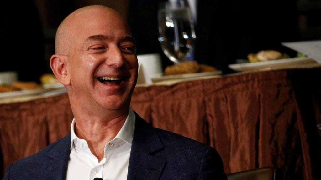 Jeff Bezos tornou-se no homem mais rico da história 