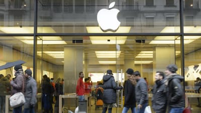 Apple é a primeira empresa norte-americana a valer um bilião de dólares - TVI