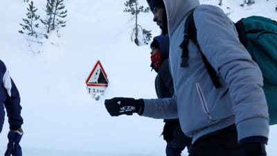 Centenas enfrentam o perigo dos Alpes em busca da liberdade - TVI