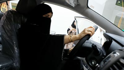 O primeiro salão automóvel para mulheres na Arábia Saudita - TVI