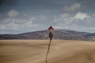 Dakar 2018: mau tempo diminui 12.ª etapa para motos e quads - TVI
