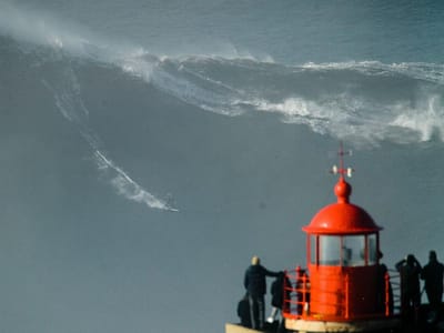 Surf: batido o recorde de Garrett McNamara na Nazaré - TVI