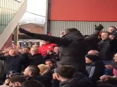 VÍDEO: Carrick liderou cânticos dos adeptos do United em Turf Moor - TVI