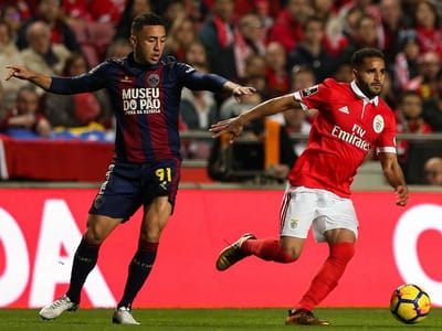 Benfica: Rui Vitória repete convocatória, mas «risca» Douglas - TVI