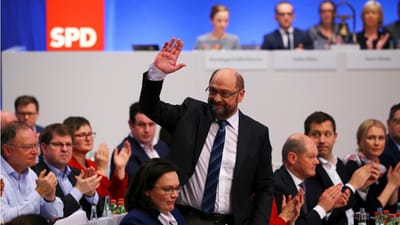 Social-democratas alemães aprovam negociações com chanceler Merkel - TVI