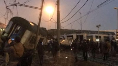 Descarrilamento de comboio faz pelo menos três mortos em Milão - TVI