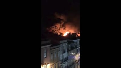 Incêndio em habitação de Lisboa desalojou 12 pessoas - TVI