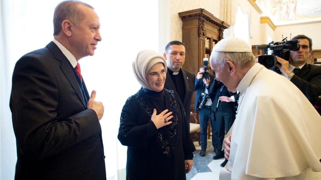 Papa Francisco, presidente turco Erdogan e a mulher Emine