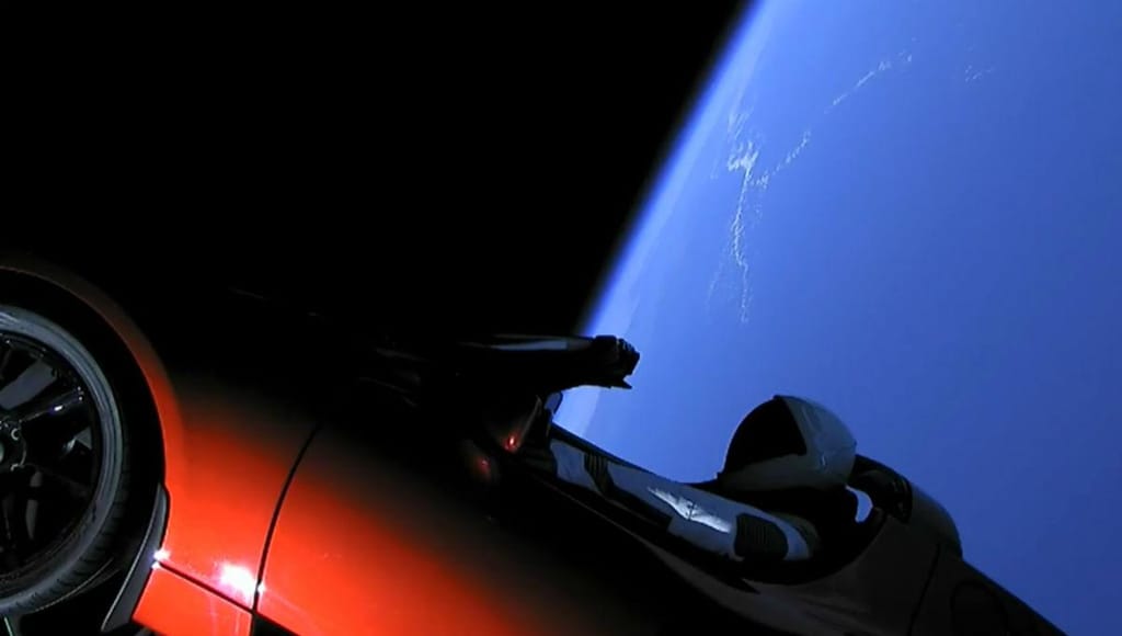 Tesla Roadster com Starman está no espaço (Reprodução YouTube SpaceX)