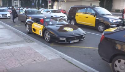 Por estes dias há um Ferrari a fazer de táxi à borla em Barcelona - TVI