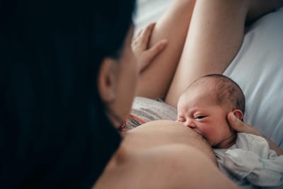 78 milhões de bebés não são amamentados na primeira hora após parto - TVI