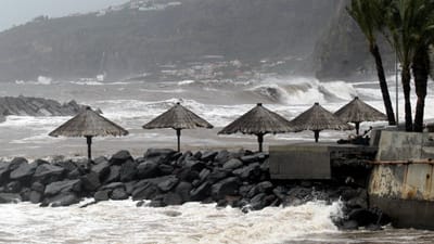 Mau tempo já desviou cinco aviões do aeroporto da Madeira - TVI