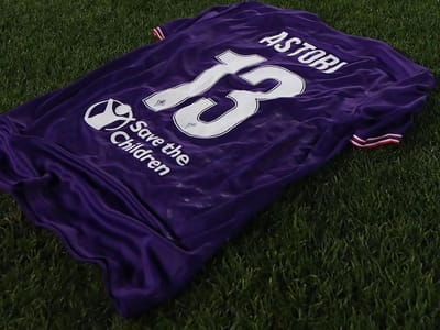 Fiorentina vai continuar a usar braçadeira a honrar Davide Astori - TVI
