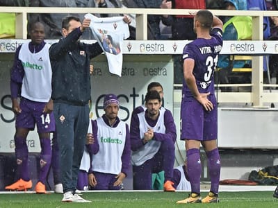 FOTOS: Fiorentina vence em memória de Davide Astori - TVI