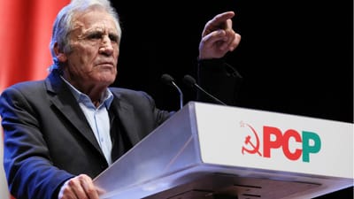 PCP critica "opção política" de Costa - TVI