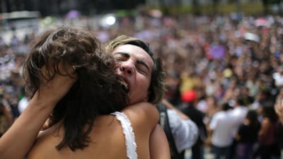 Rio de Janeiro chora e sai à rua contra assassínio de Marielle - TVI