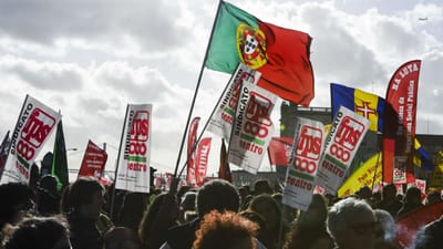 Esquerda aponta atrasos na integração de precários, PSD e CDS acusam-na de iludir trabalhadores - TVI