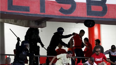 PSP detém adepto do Benfica junto ao Campus da Justiça em Lisboa - TVI