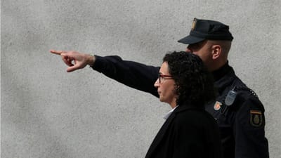 Catalunha: líder republicana escolhe exílio sem escapar a acusação de rebelião - TVI