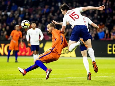 Bas Dost na primeira derrota da Holanda na «Era Koeman» - TVI