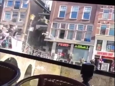 VÍDEO: adeptos ingleses atiraram cerveja a turistas em Amesterdão - TVI