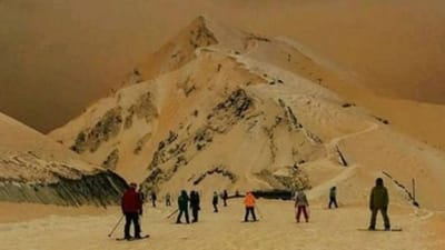 O mistério da neve cor de laranja que cobre montanhas em vários países de leste - TVI