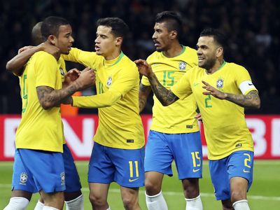 Mundial 2018: Daniel Alves não vai ser operado - TVI