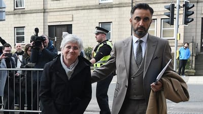 Catalunha: ex-ministra exilada na Escócia entrega-se às autoridades - TVI