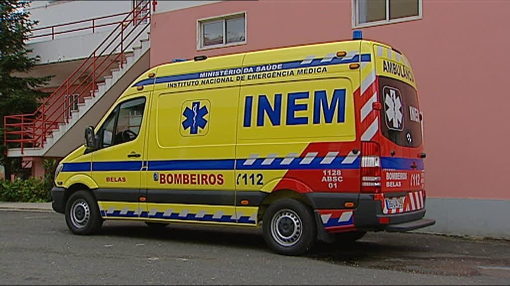 Mais de 70 ambulâncias paradas... devido à pintura