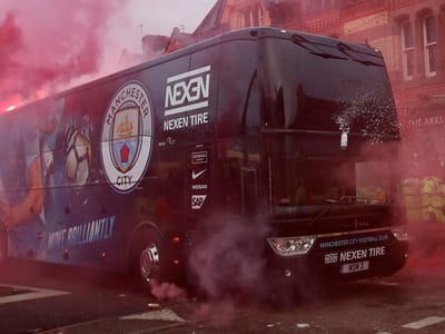 FOTOS: autocarro do Man. City atacado em Liverpool - TVI