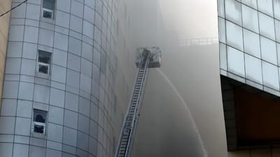 Hospital engolido pelas chamas em Istambul - TVI