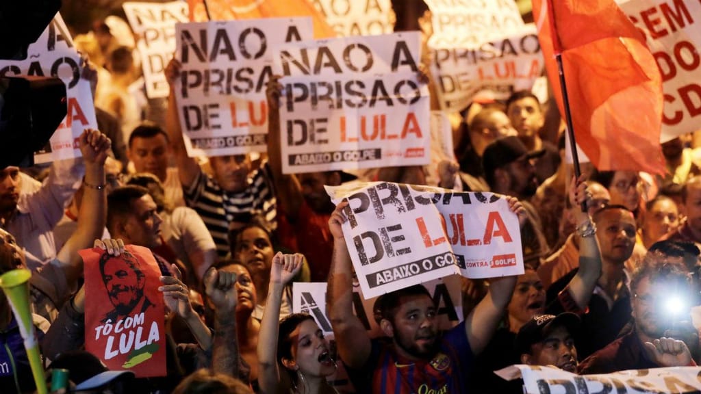 Apoiantes de Lula da Silva concentram-se em São Bernardo do Campo