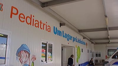 Pais fazem cordão humano pela construção da ala pediátrica do Hospital de São João - TVI
