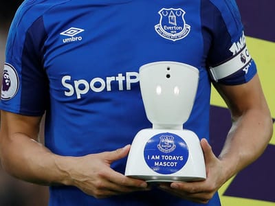 Adepto do Everton torna-se mascote com ajuda de um robô - TVI
