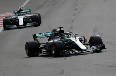 F1: Lewis Hamilton defende que a Ferrari está a fazer bluff - TVI