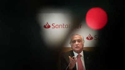Santander condenado a coima de 20 mil euros por estornos sem autorização - TVI