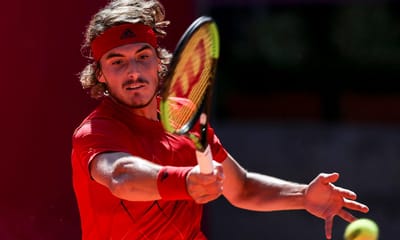 Roland Garros: Tsitsipas e Djokovic apurados para os «oitavos» - TVI