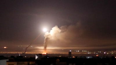 Israel bombardeou Síria em resposta a ataque e matou 23 combatentes - TVI