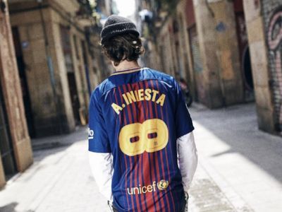 Barcelona: a nova camisola em homenagem a Iniesta - TVI