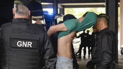 Um dos 38 arguidos do ataque a Alcochete saiu da prisão - TVI