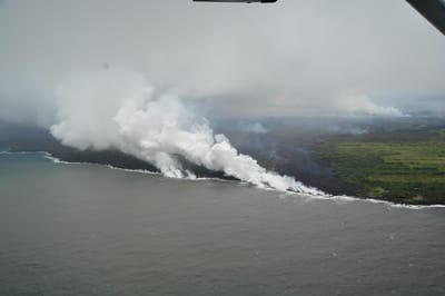23 feridos após nova explosão do vulcão Kilaeua, que atinge barco de turistas - TVI