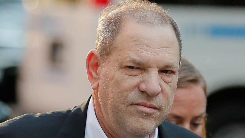 Harvey Weinstein entrega-se numa esquadra em Nova Iorque