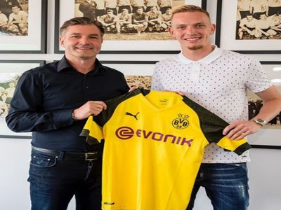 OFICIAL: Dortmund contrata extremo ao Eintracht Frankfurt - TVI