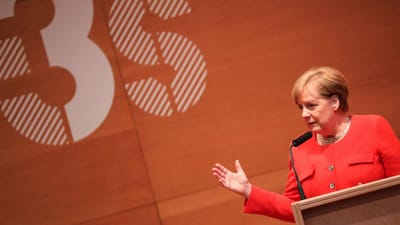 Migrações: Merkel avança com novas medidas para “salvar” coligação de governo - TVI