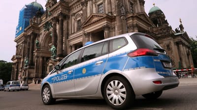 Quatro pessoas morreram após serem colhidas por carro que subiu passeio em Berlim - TVI
