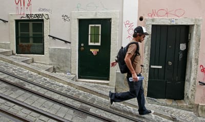 Lisboa suspende alojamento local em cinco bairros históricos - TVI