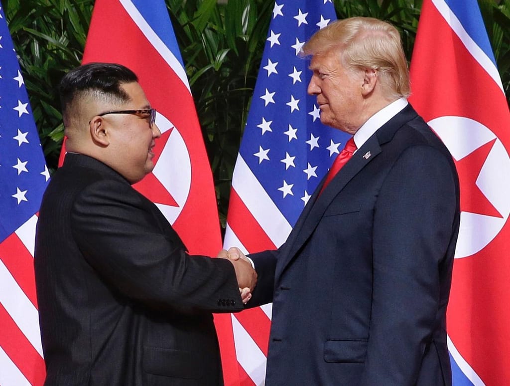 Donald Trump e Kim Jong-Un - Cimeira em Singapura
