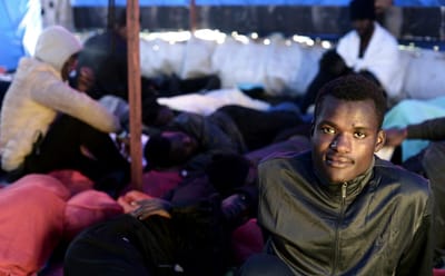 França diz-se disponível para acolher refugiados do navio Aquarius - TVI
